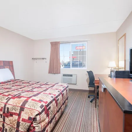 Knights Inn And Suites - Grand Forks